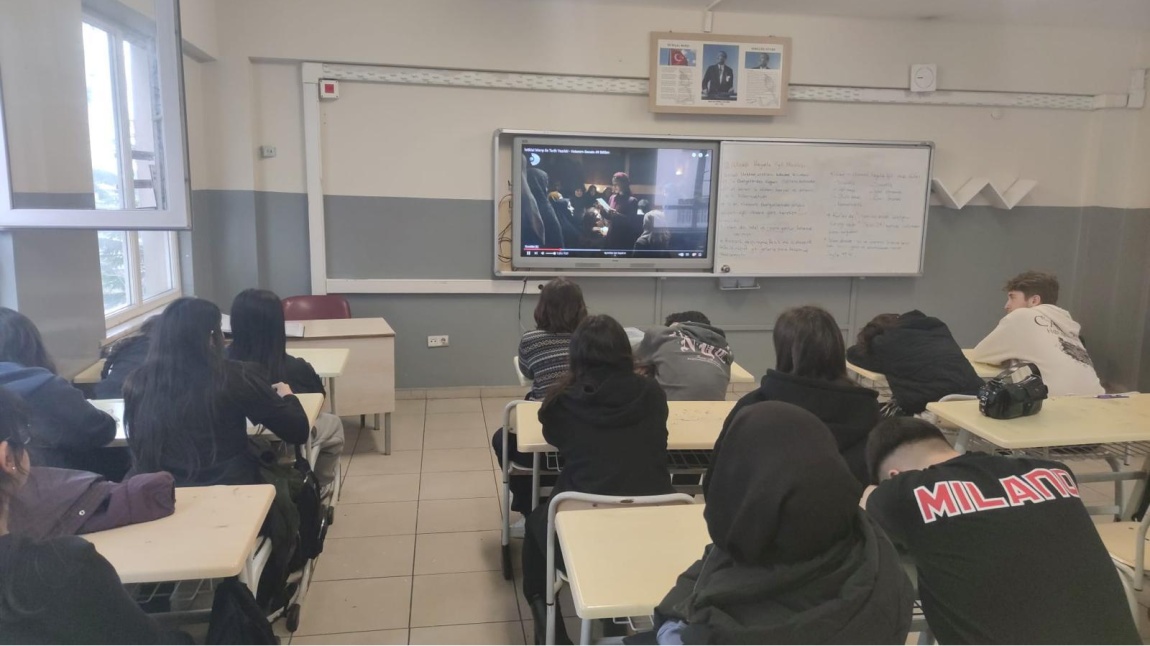 12 Mart istiklal Marşı’nın kabulü dolayısıyla sınıflarımızda öğrencilerimize istiklal Marşı’nın kabulü ve Mehmet Akif Ersoy’un hayatıyla ilgili video izletildi 